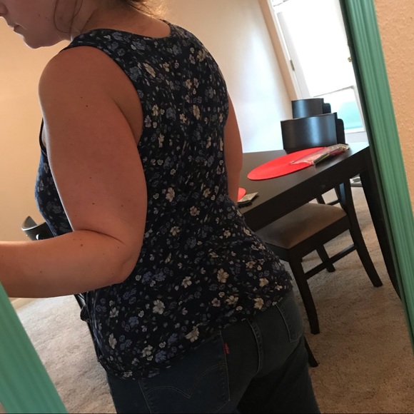 Old Navy blue flower top - Picture 2 of 3